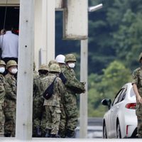 Arrestan a soldado en Japón; mata a dos en una base