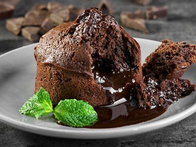 Volcán de chocolate sin azúcar: la simple receta light, en dos minutos y con pocos ingredientes