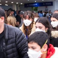 Volvieron los vuelos y ya se detectaron varios infectados con coronavirus en los aeropuertos