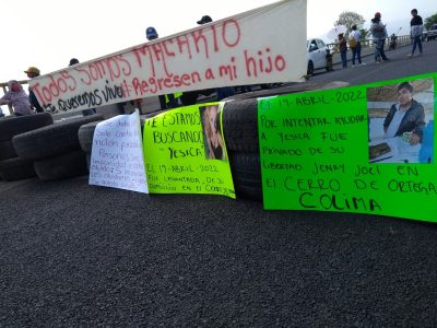 Regresan con vida a menor cuya madre bloqueó un puente en Colima para exigir su liberación