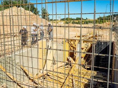 El gobierno provincial firmó un convenio para reactivar la obra de tratamiento de efluentes cloacales en Zapala