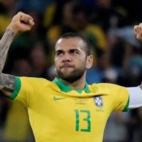 Dani Alves cargó contra Bolsonaro por la crisis del coronavirus