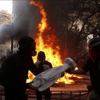 La primera marcha del año en Chile terminó con una iglesia incendiada, corridas y represión de los Carabineros