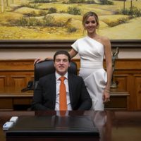 Subastarán vestido que usó Mariana Rodríguez en toma de protesta