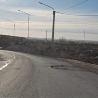 Reclaman por el mal estado de la calle Fangio