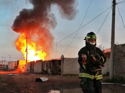 Barbosa advierte que irá por huachigaseros tras explosiones en Xochimehuacán