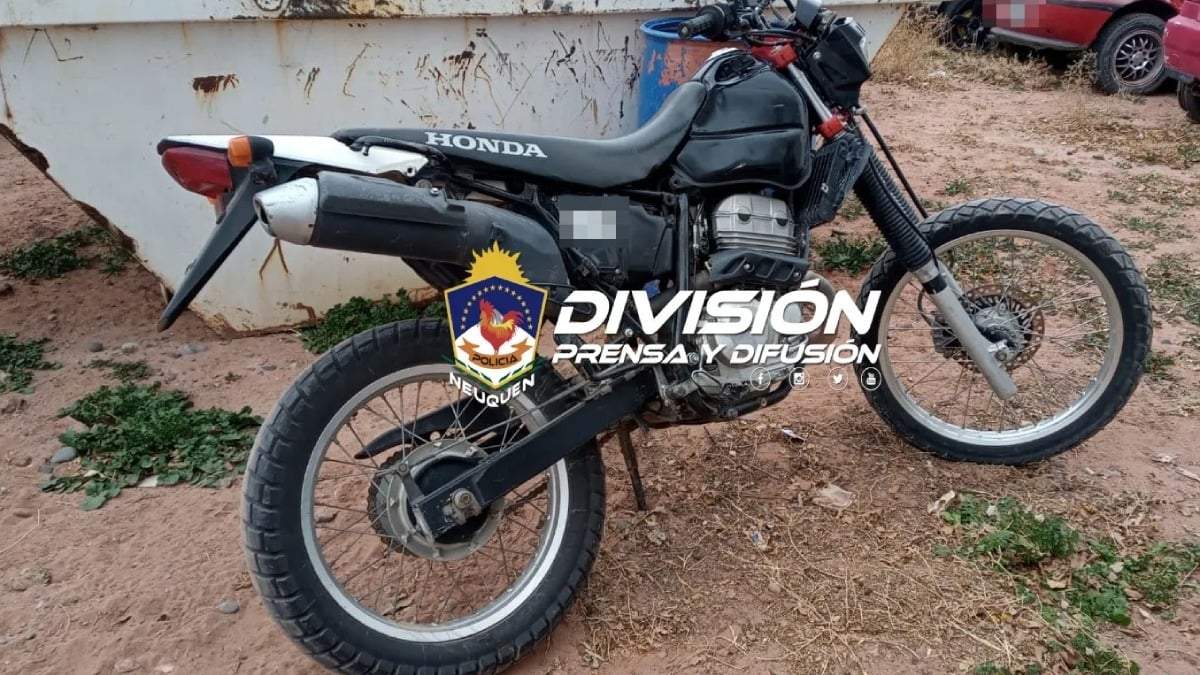 Moto recuperada por la Policía de Neuquén. Fuente: (Facebook)