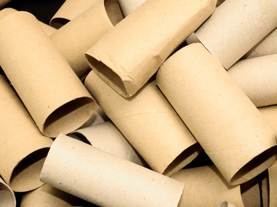 Guardá los tubos de cartón del papel higiénico: reutilizalos para crear estos hermosos adornos navideños