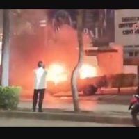 Explota camioneta en Guayaquil; muere hombre que grababa el accidente