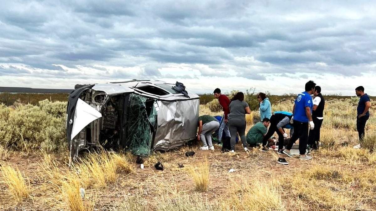 Vuelco fatal cerca de Picún Leufú. Fuente: (Facebook)