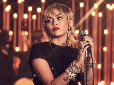 Miley Cyrus dio detalles sobre sus controversiales fiestas navideñas con su familia