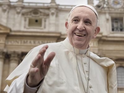 Papa Francisco recibió tercera dosis de vacuna contra el covid-19