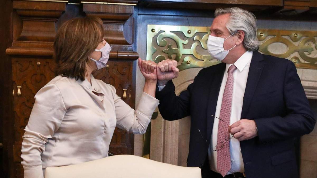 Arabela Carreras con Alberto Fernández. Fuente: (Twitter)