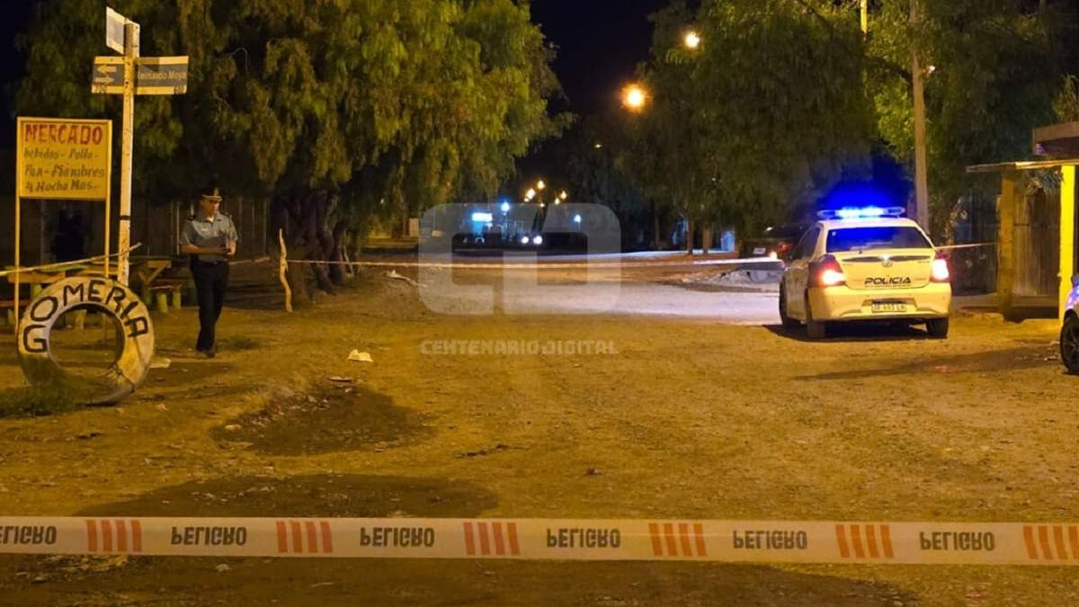 Tras el crimen hubo un intenso despliegue policial. Fuente (Centenario Digital)