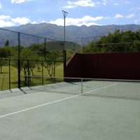 Detuvieron a 16 personas por jugar al pádel, entre ellos un funcionario