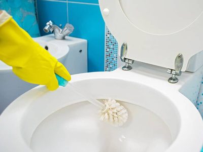 El truco casero para eliminar el sarro de tu inodoro y dejarlo siempre blanco y reluciente
