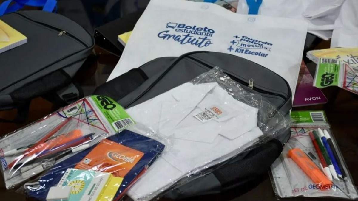 Kits escolares de primaria y secundaria. Fuentealba: (Facebook)