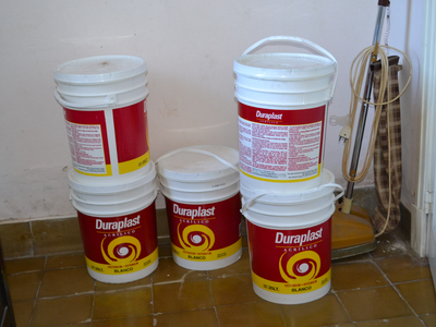 Nunca más tires las tapas de los baldes de pintura vacíos: creá estas bandejas con estilo en pocos minutos
