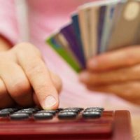 Riesgoso, prohibir comisiones bancarias sin distinción: Cofece