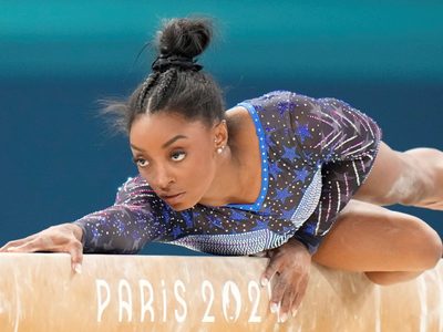 Simone Biles supera a Rebeca Andrade y recupera el trono en el all-around olímpico