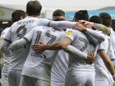 El Leeds de Bielsa ganó por 5 a 0 y quedó a un paso de la Premier