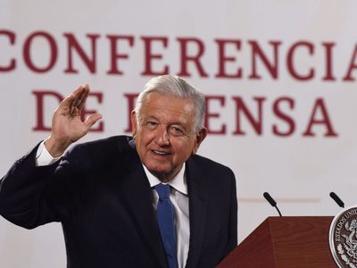 AMLO presume que contratará más de 500 médicos cubanos
