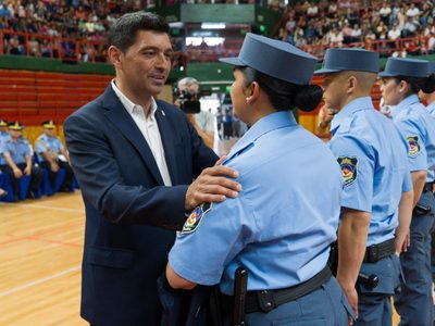 Koopmann anunció más capacitación y equipamiento para la Policía