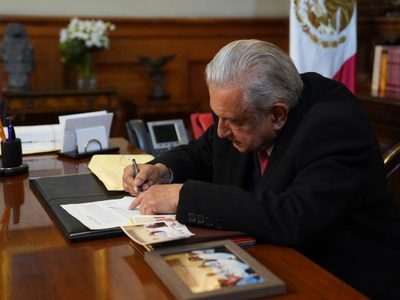AMLO publica sentencia de Tribunal Electoral: "si no lo hago arrestan a Jesús y a la pobre de Jessi"