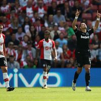 Se estrena 'Chicharito” con doblete, pero West Ham cae 3-2 ante el Southampton (Video)