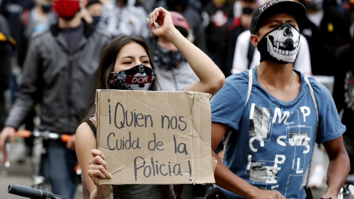 Jóvenes estudiantes participan en las protestas de Colombia. Fuente: (Twitter)