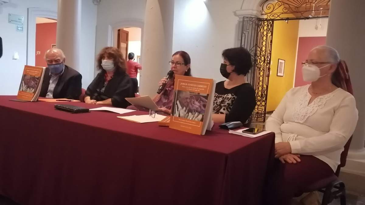 El libro fue presentado en la  Pinacoteca Universitaria. De izq. a der. Ernesto Terríquez, Blanca Garduño, Marcela Chávez, Mónica Ríos y Xochitl Trujillo.