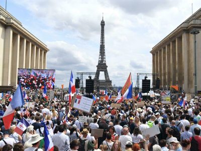 Tercer sábado consecutivo de protestas en Francia: se oponen a la vacunación y al pase sanitario