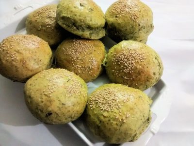 Pancitos de espinaca sin harina y con 1 solo huevo: salvá tus picadas con esta receta que es un 10
