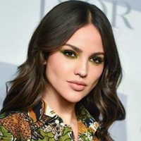 ¿Qué tienes en el pie? Eiza González desde la alfombra roja mostró algo más que solo glamour ¿Y eso?