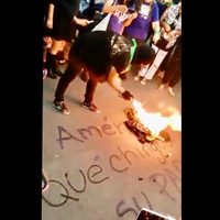 Con performance y cacerolazo, mujeres condenan la burla de futbolistas; queman bandera del América (Video)