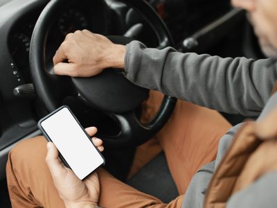 Celulares al volante, la principal causa de accidentes