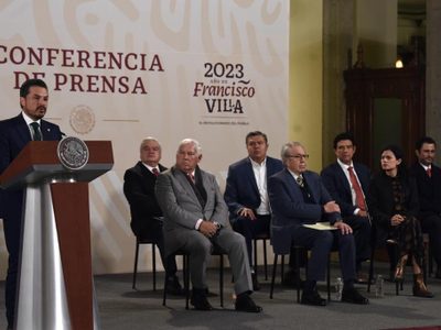 AMLO presume 80 años del IMSS: "está en una muy buena época"