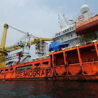 El buque "Titán II", propiedad de Oceanografía, se incendia en Ciudad del Carmen