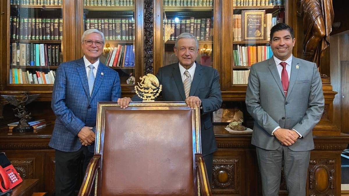 De izq. a der. Jaime Bonilla, Andrés Manuel López Obrador y Armando Ayala