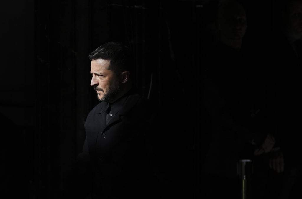 El presidente de Ucrania, Volodimir Zelenski, llega a una conferencia de prensa en el Castillo de Praga, República Checa, el 4 de mayo de 2025