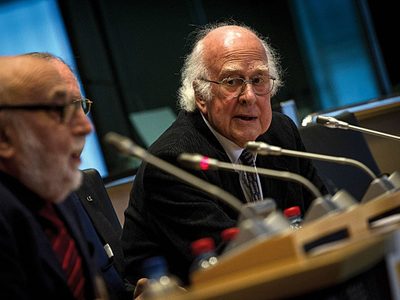La partícula de Dios: El físico que planteó la existencia del bosón de Higgs muere a los 94 años