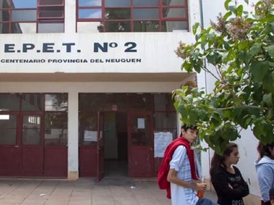 Alumnos de la EPET N° 2  de Centenario realizarán una sentada en reclamo por la falta de calefacción
