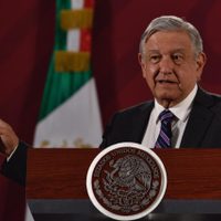 AMLO pide a empresarios rectificar y no despedir personal; no habrá beneficios fiscales, reitera