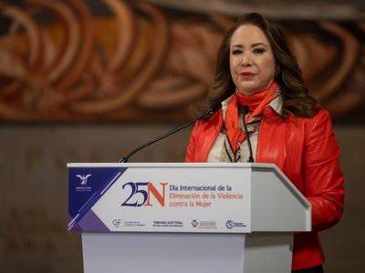 Colegios de abogados piden a la UNAM investigar supuesto plagio de tesis de la ministra Esquivel