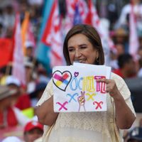 Xóchitl Gálvez se compromete a terminar con el cobro de derecho de piso en Edomex