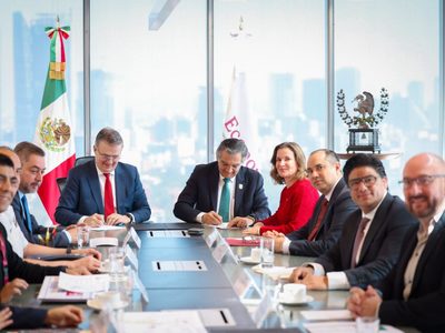 Firma Américo convenio con secretario de Economía para impulsar Polo de Desarrollo para el Bienestar