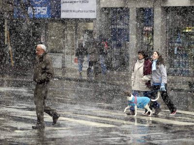 El SMN lanzó una alerta por nevadas, tormentas y viento zonda