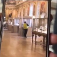Filtran video de robo millonario en el Museo del Louvre; logran atraco en tan sólo siete minutos