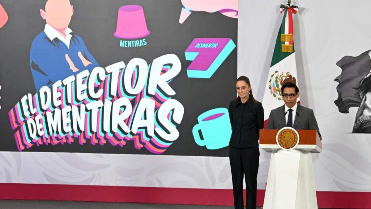 Miguel Elorza, coordinador de Infodemia, frente a Sheinbaum en la mañanera