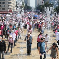 Gobierno de la CDMX niega sabotaje por encendido de fuentes durante marcha a favor del INE